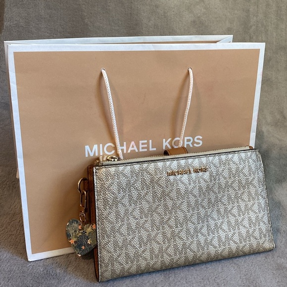 ⭐️MICHAEL KORS⭐️Gold & Camel Jet Set Large Signature Logo Wallet/EUC - Picture 1 of 10